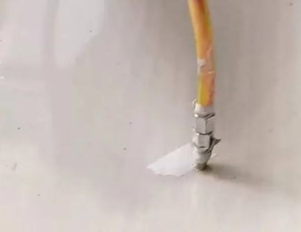 小店瓷砖空鼓维修公司专业解答在瓷砖铺贴过程中，如果使用的砂料过粗（如全部使用了粗砂），可能会导致以下问题